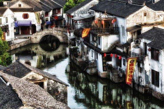 逃离大犀牛出没地